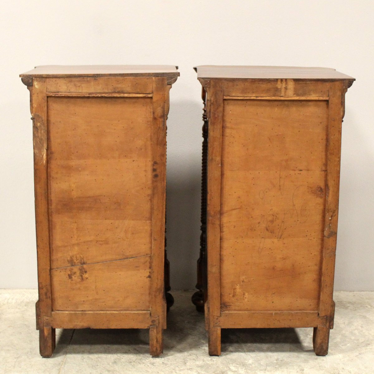 Ancien paire de tables de chevets d'époque Louis Philippe en noyer - Italie 19ème-photo-6