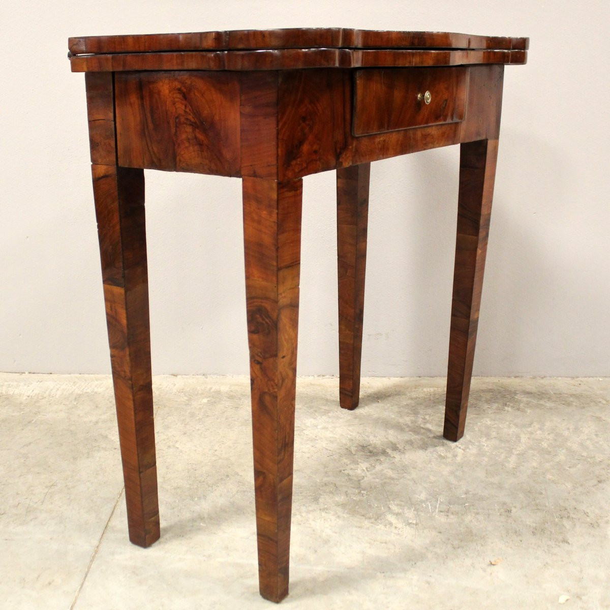 Ancien console table à jeux en noyer et marqueterie - Italie 18ème-photo-2