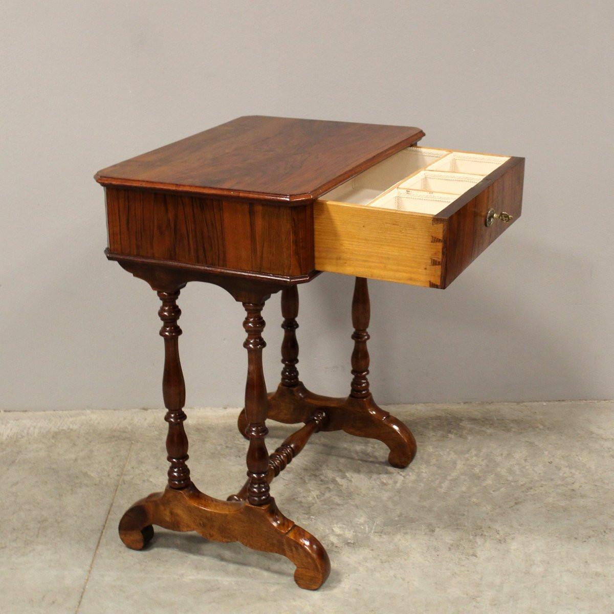 Antique Louis Philippe Small Table In Walnut - 19th-photo-1