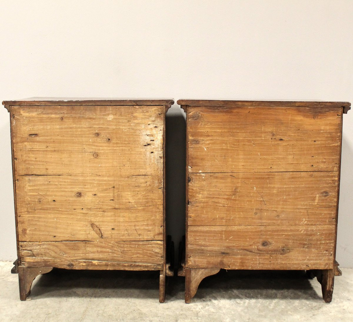 Antique Pair Of Louis XV Cabinet Bedsides Tables In Walnut – Italy 18th-photo-8