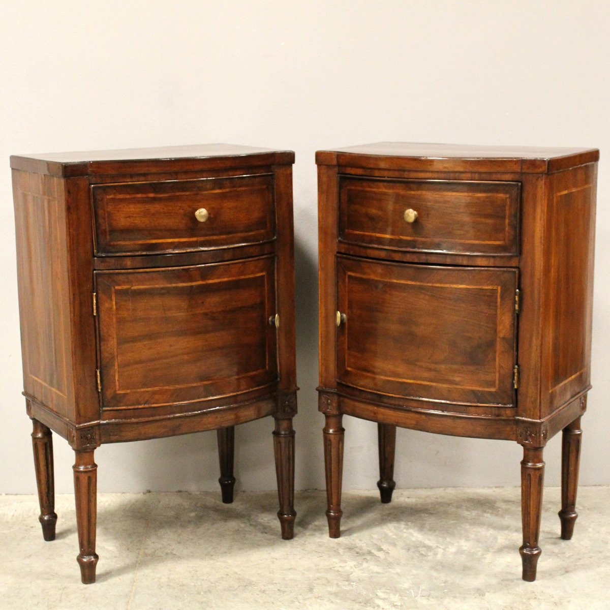 Ancien paire de tables de chevets d'époque Louis XVI en noyer et marqueterie - Italie 18ème-photo-2