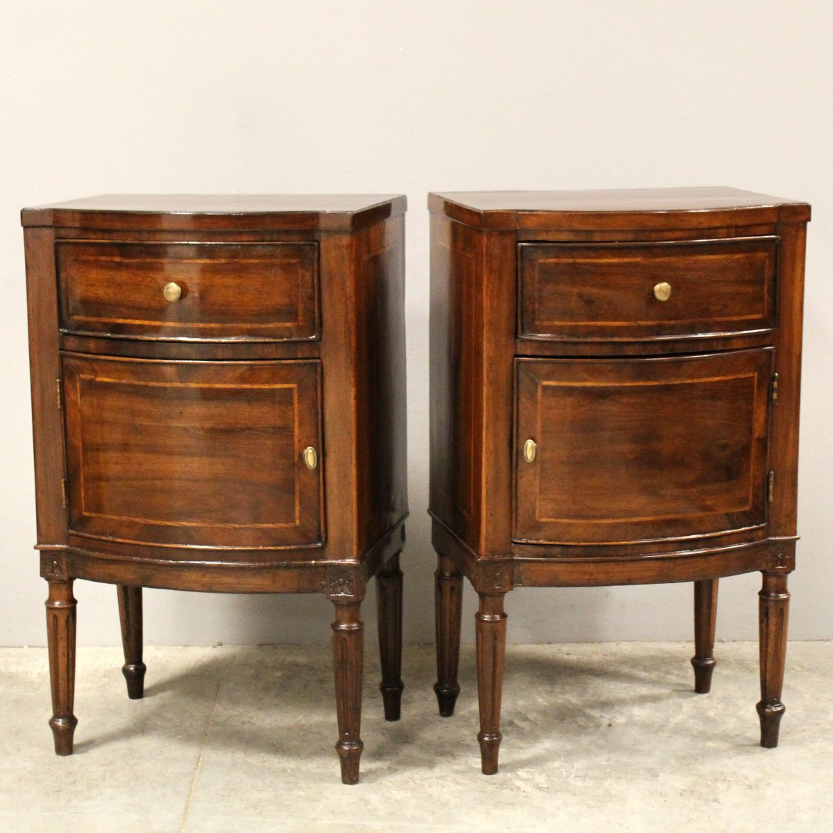 Ancien paire de tables de chevets d'époque Louis XVI en noyer et marqueterie - Italie 18ème-photo-3