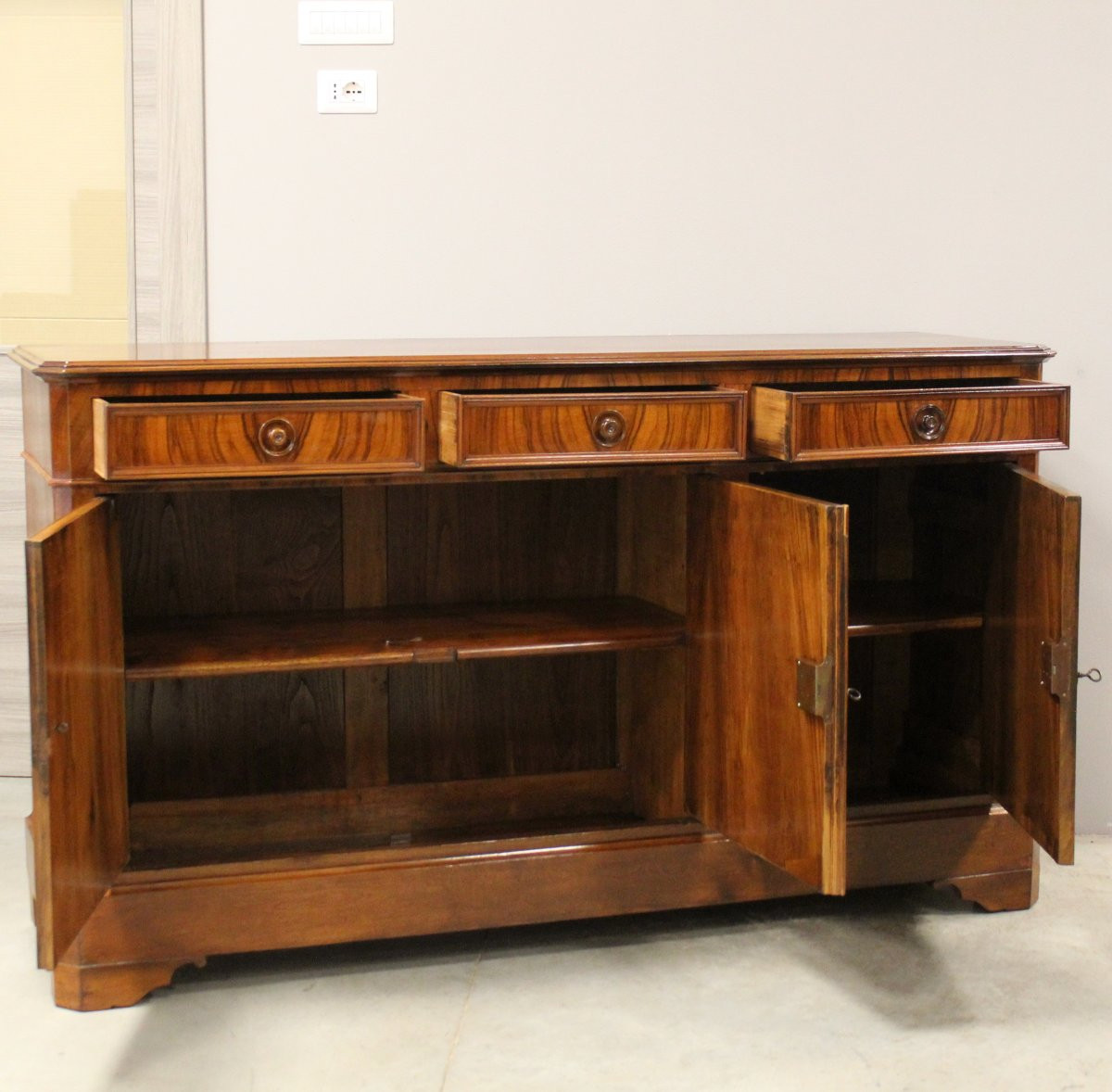 Antique Louis Philippe 3-doors Sideboard Dresser Cabinet Cupboard Buffet In Walnut - 19th-photo-4