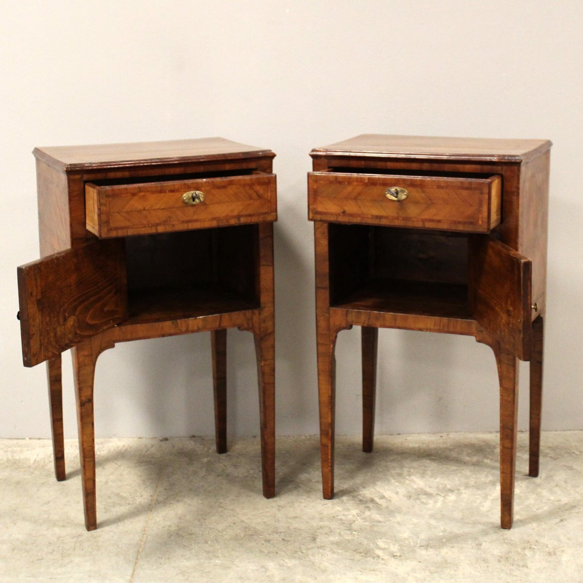 Ancien paire de tables de chevets d'époque Louis XVI en merisier et marqueterie - Italie 18ème-photo-3
