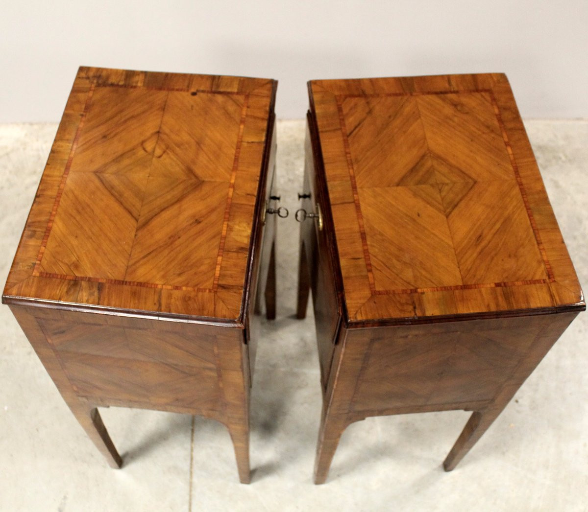Ancien paire de tables de chevets d'époque Louis XVI en merisier et marqueterie - Italie 18ème-photo-5