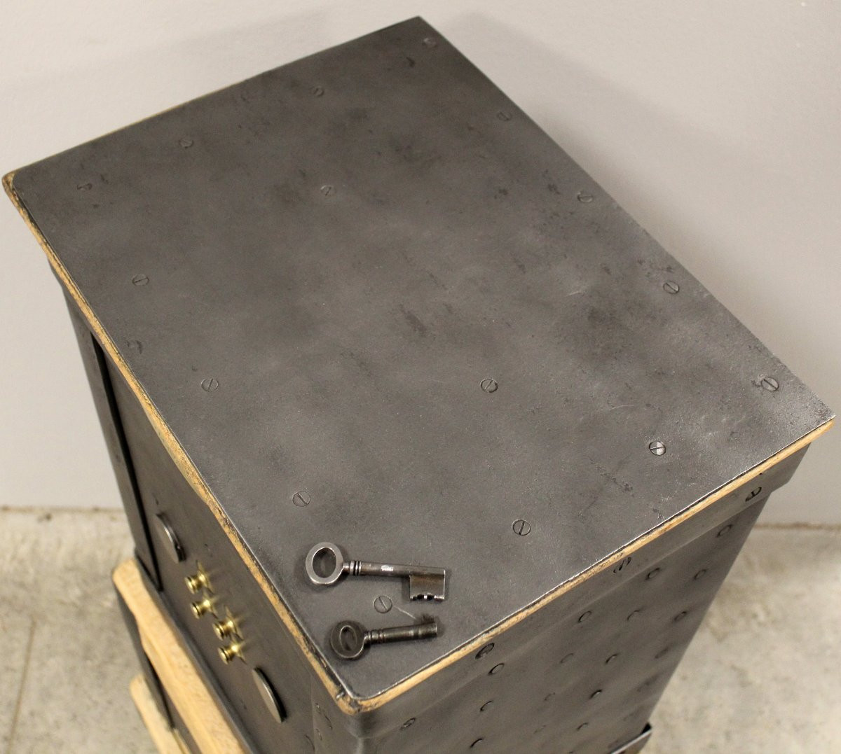 Antique Safe Strongbox-photo-7