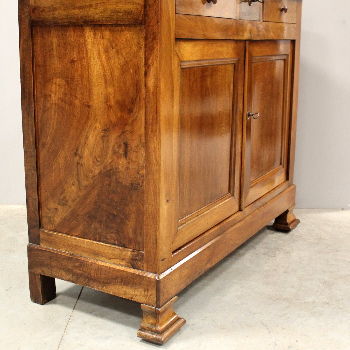 Antique Louis Philippe Sideboard Dresser Cabinet Cupboard Buffet In Walnut – 19th-photo-5
