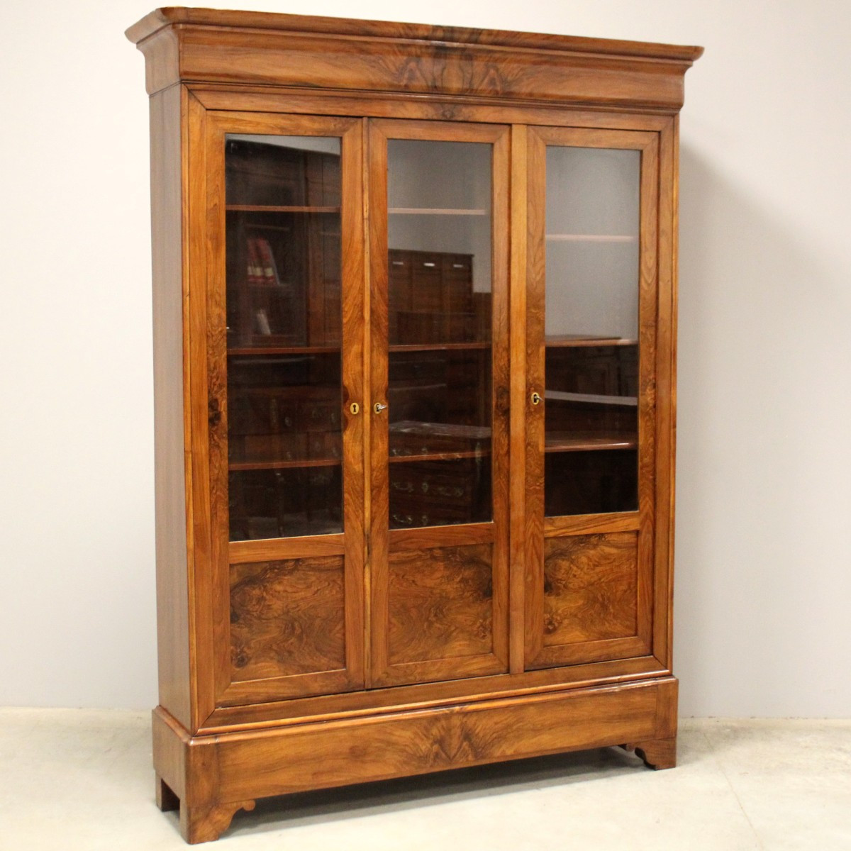 Ancien bibliothèque vitrine à 3 portes d'époque Louis Philippe en noyer - 19ème-photo-2