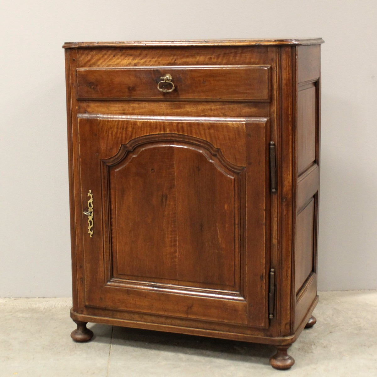 Ancien buffet 1 porte d'époque Louis XV en noyer - 18ème