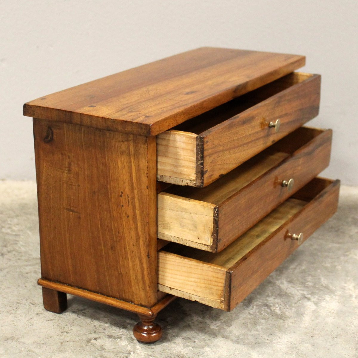 Ancien miniature commode de maîtrise en noyer - Italie 19ème-photo-1