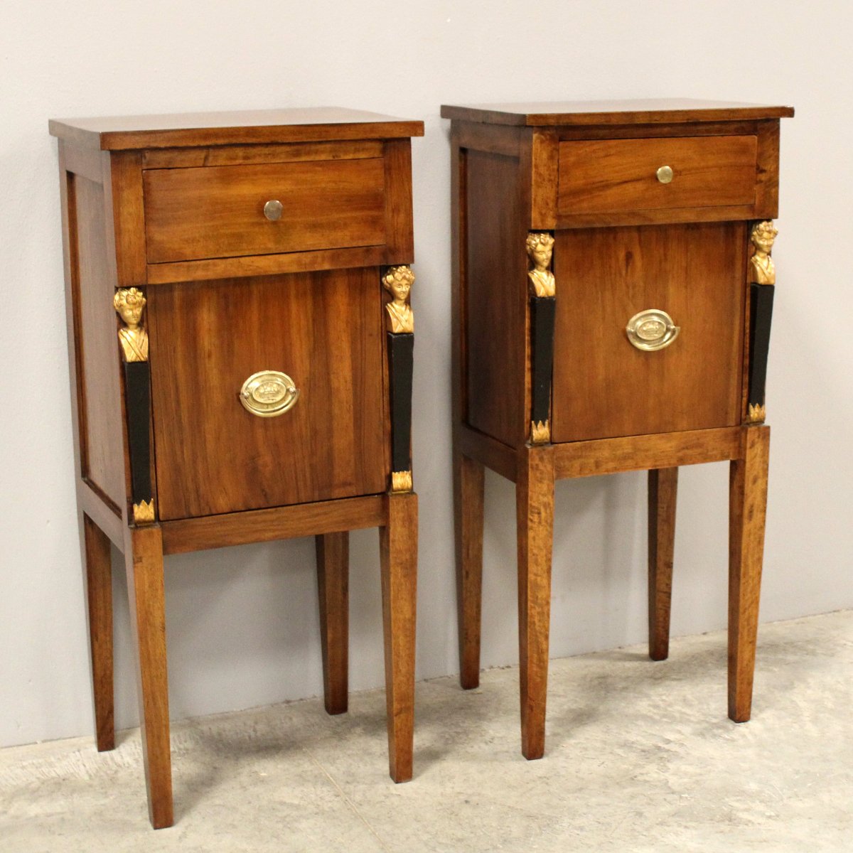 Ancien paire de tables de chevet d'époque Directoire en noyer "Retour d'Egypte" Italie 18ème-photo-2