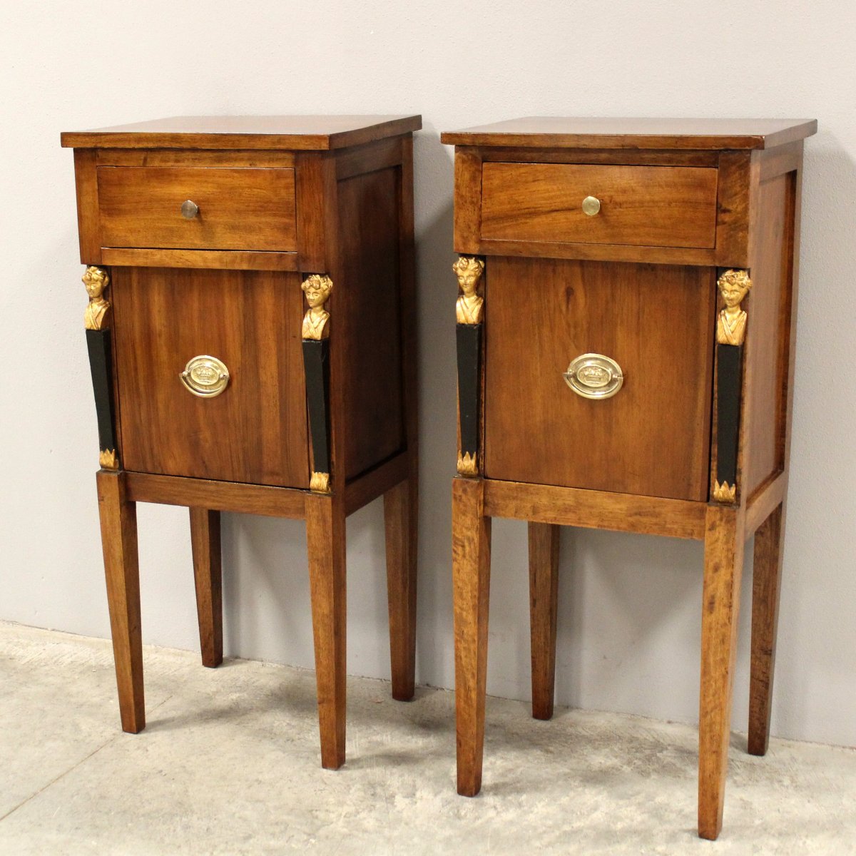 Ancien paire de tables de chevet d'époque Directoire en noyer "Retour d'Egypte" Italie 18ème-photo-3