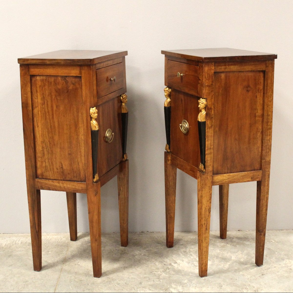 Ancien paire de tables de chevet d'époque Directoire en noyer "Retour d'Egypte" Italie 18ème-photo-4