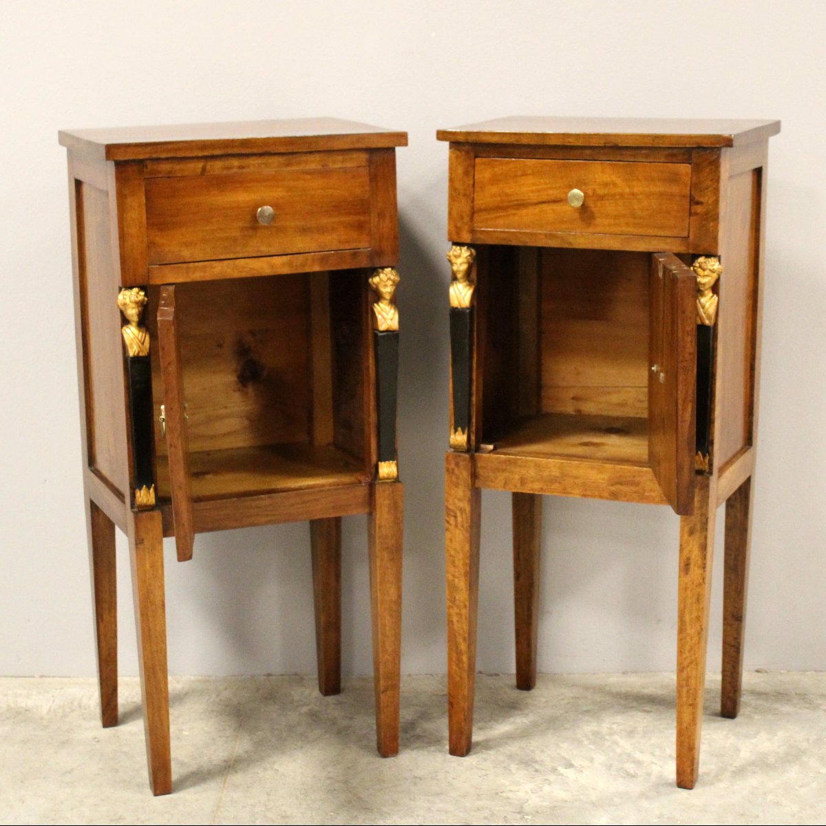 Ancien paire de tables de chevet d'époque Directoire en noyer "Retour d'Egypte" Italie 18ème-photo-4