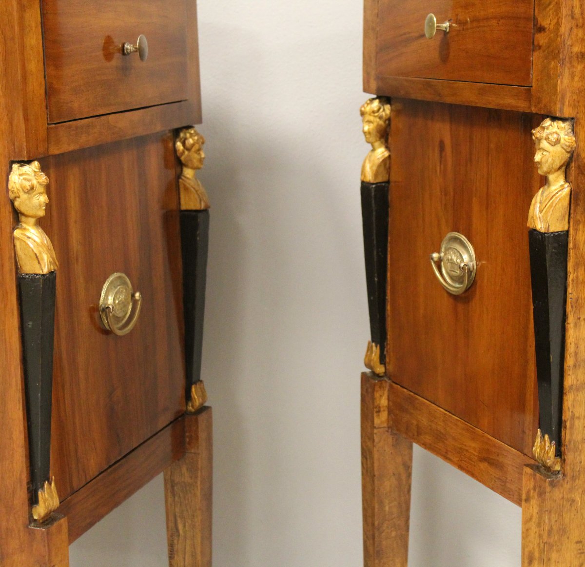 Ancien paire de tables de chevet d'époque Directoire en noyer "Retour d'Egypte" Italie 18ème-photo-5