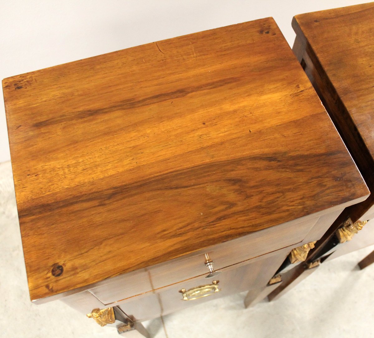Ancien paire de tables de chevet d'époque Directoire en noyer "Retour d'Egypte" Italie 18ème-photo-6