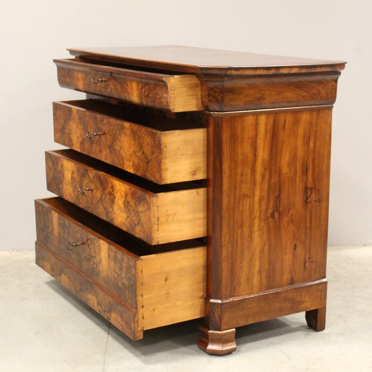 Antique Louis Philippe Dresser Chest Of Drawers In Walnut - 19th-photo-1