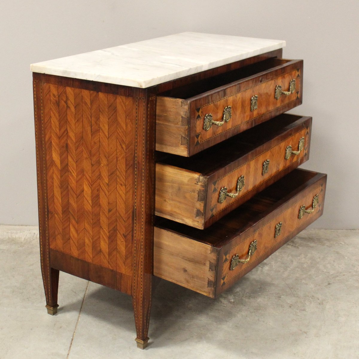 Ancien commode d'époque Louis XVI en marqueterie - 18ème-photo-1
