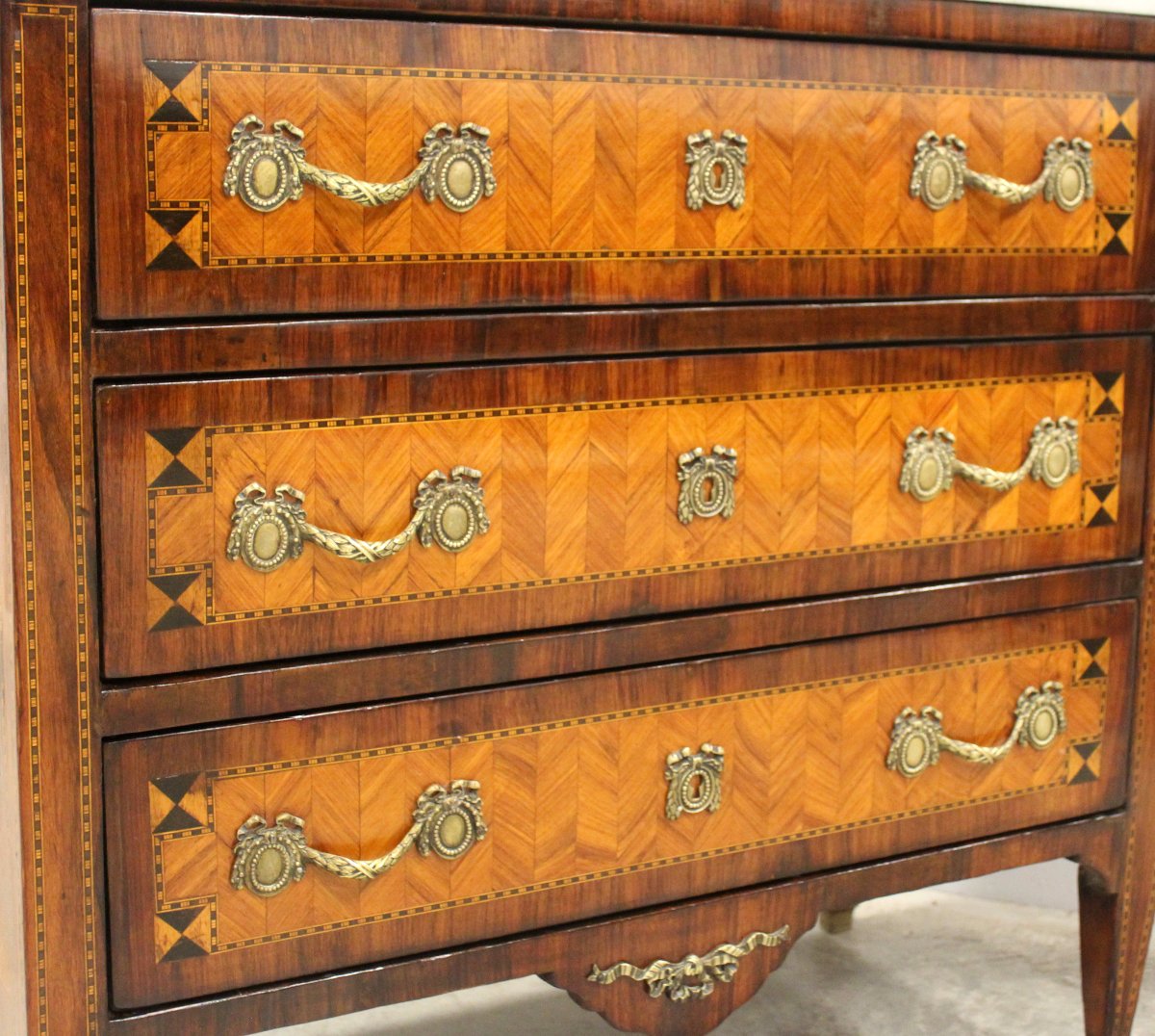 Ancien commode d'époque Louis XVI en marqueterie - 18ème-photo-7
