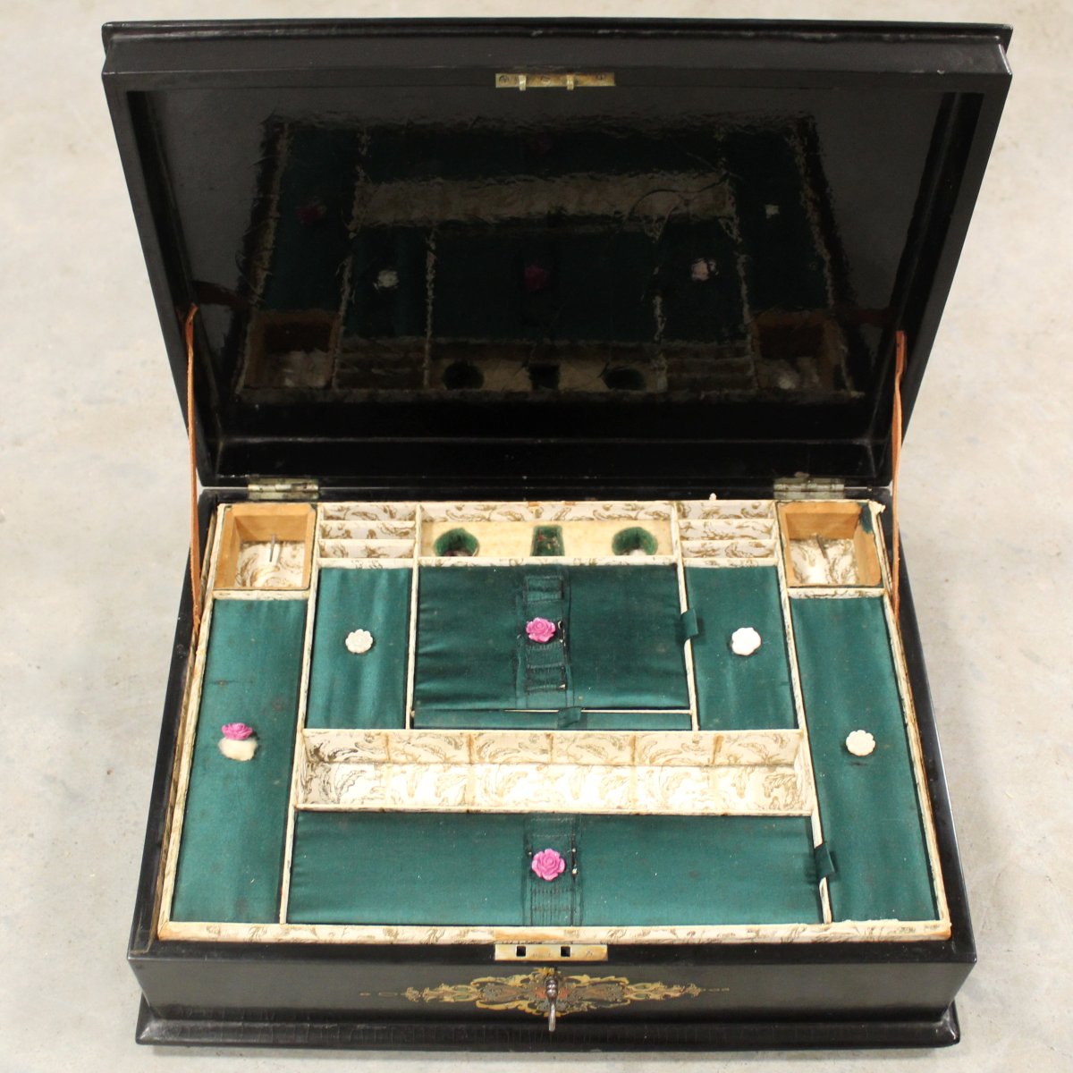 Ancien  coffret boîte à bijoux en bois laqué peint et marqueterie - 19ème-photo-1