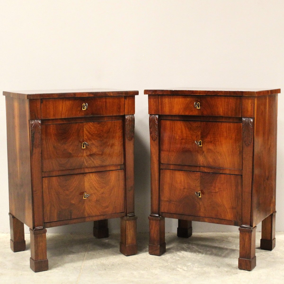 Antique Pair Of Empire Bedsides Nightstands Tables In Walnut - Italy 19th
