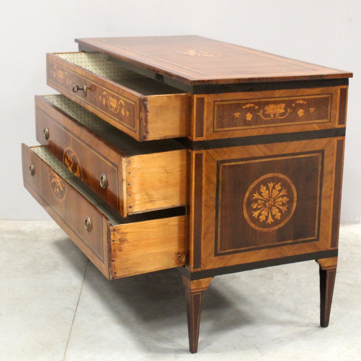 Antique Louis XVI Chest Of Drawers In Walnut And Marquetry - Italy 18th-photo-2