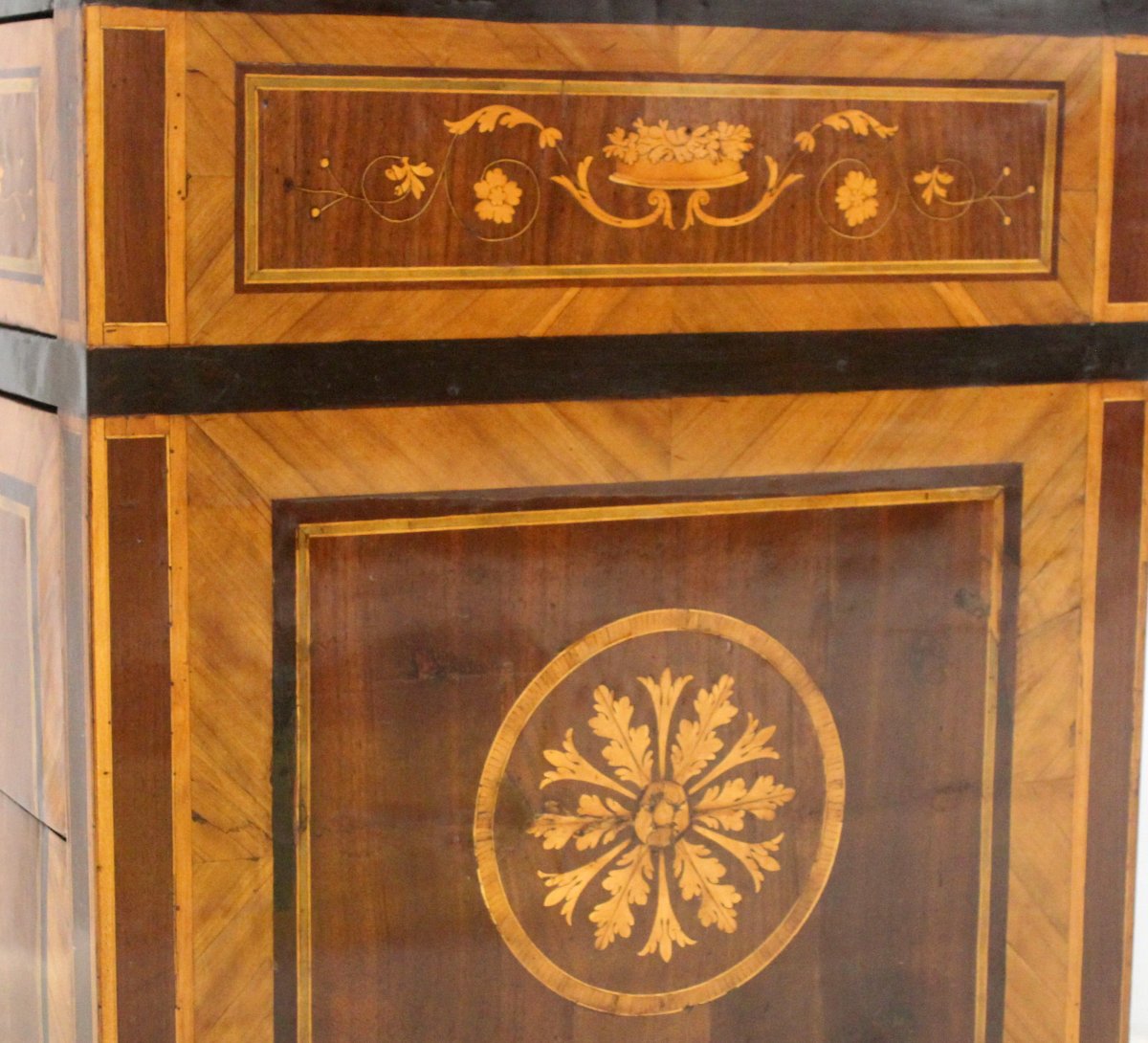 Antique Louis XVI Chest Of Drawers In Walnut And Marquetry - Italy 18th-photo-6