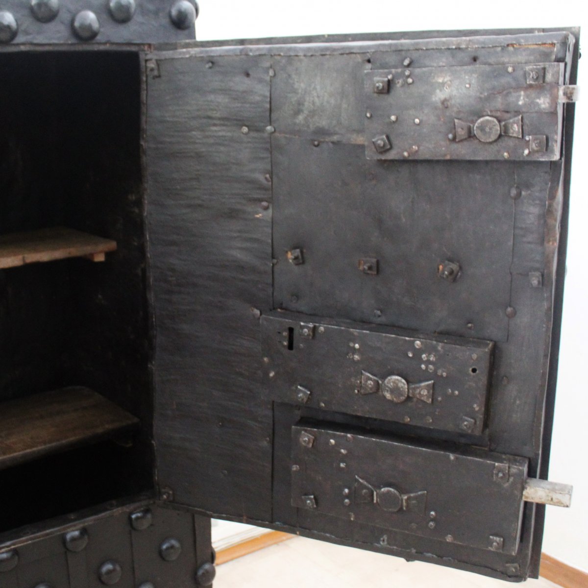 Antique Studded Safe Strongbox - Italy 18th Century -photo-4
