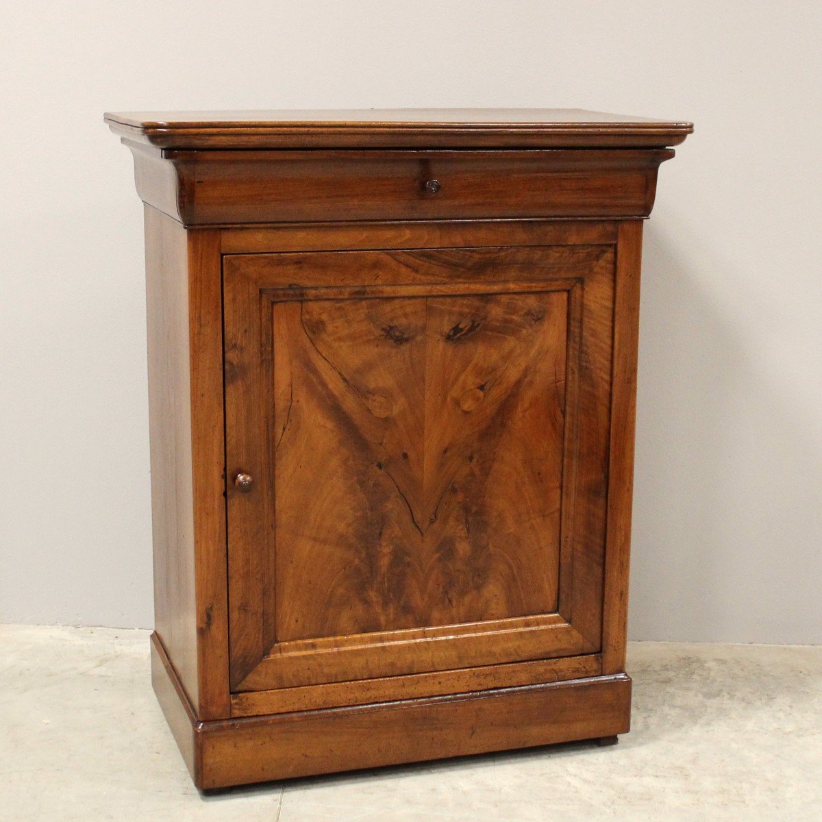 Antique Louis Philippe Sideboard Dresser Cabinet Cupboard Buffet In Walnut – 19th