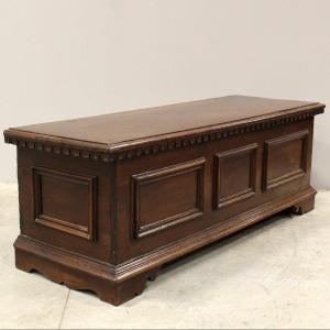 Antique Chest In Walnut - Italy 18th