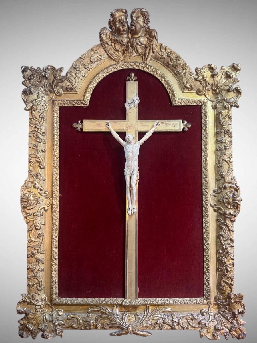 Crucifix représentant le Christ en ivoire dans un cadre doré – XVIIIe siècle-photo-6