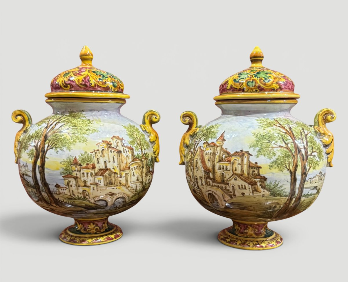 Paire de vases en céramique Minghetti « Scènes galantes et paysages », Bologne, XXe siècle-photo-2