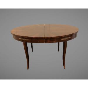 Extendable Oval Table In Walnut Period Directory