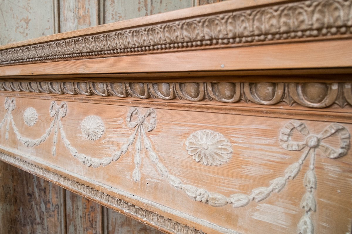 Cheminée en pin de style néoclassique avec décors appliqués, Italie XIXe siècle-photo-1