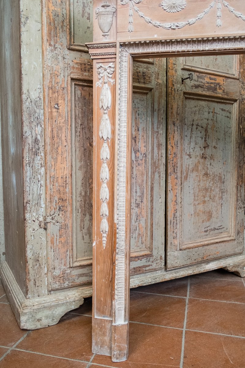 Cheminée en pin de style néoclassique avec décors appliqués, Italie XIXe siècle-photo-3