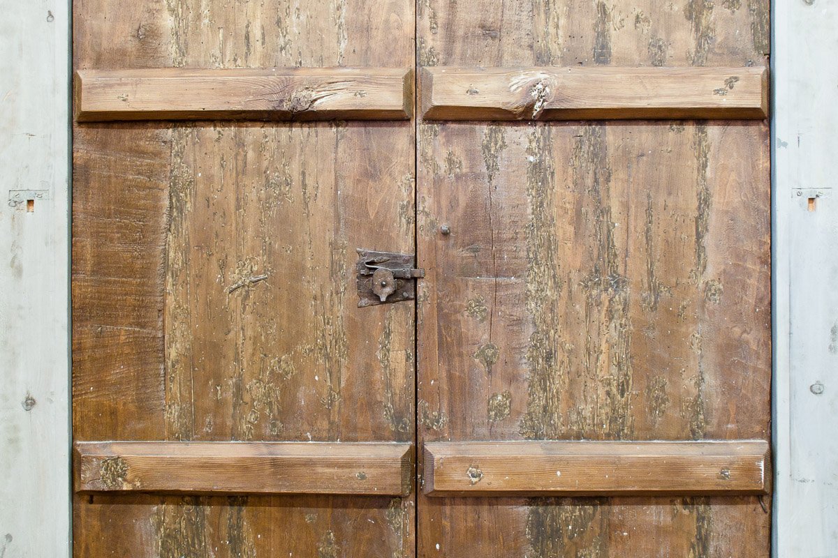 Battants anciens en bois de noyer, Toscane, seconde moitié du XVIe siècle-photo-1