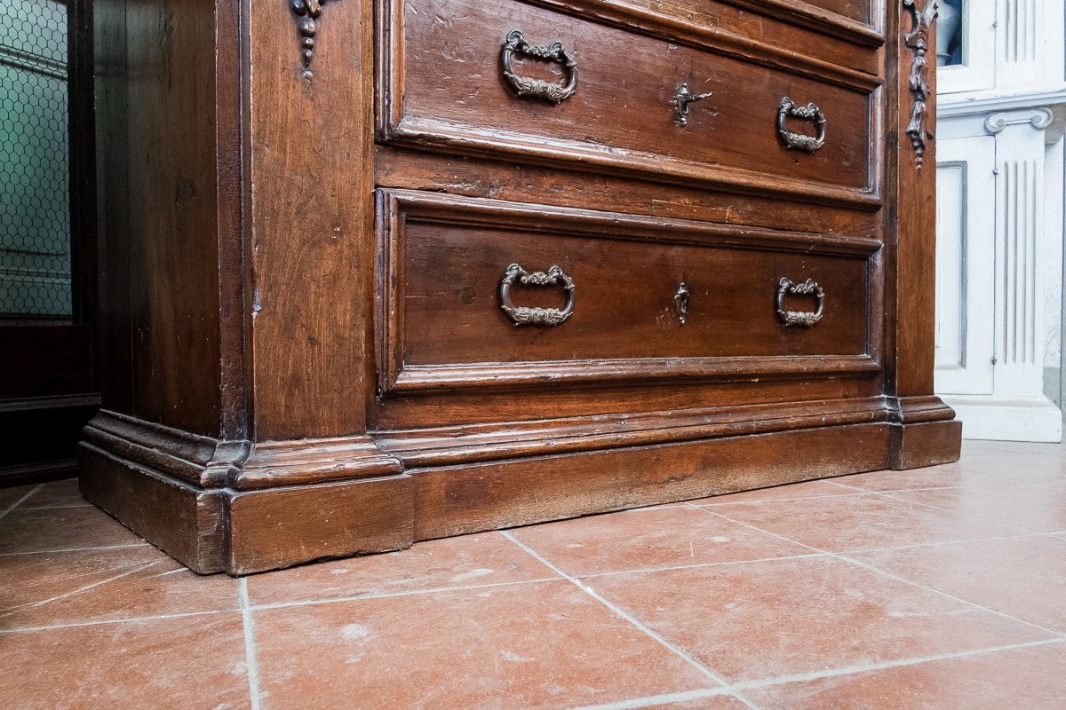 Paire de commodes en noyer sculpté, antiquités ombriennes XVIIe s.-photo-4