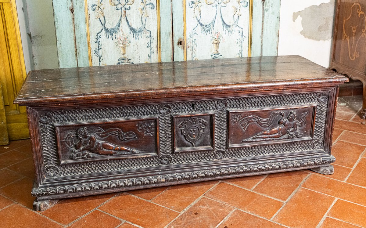 Antique Carved Walnut Cassone With Figures, Venetian 17th C.-photo-2