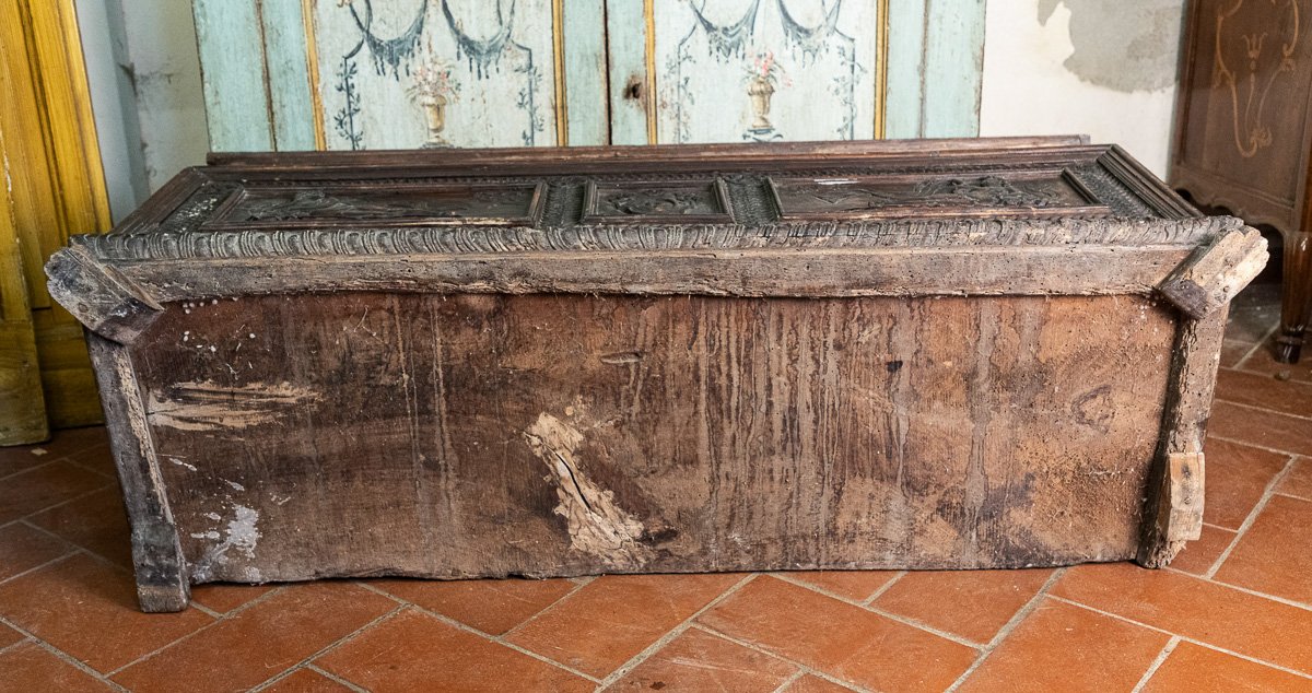 Antique Carved Walnut Cassone With Figures, Venetian 17th C.-photo-3