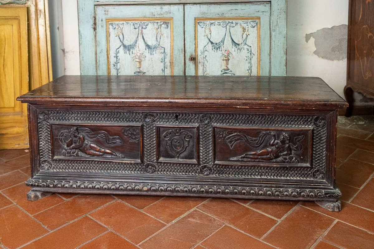 Antique Carved Walnut Cassone With Figures, Venetian 17th C.-photo-7