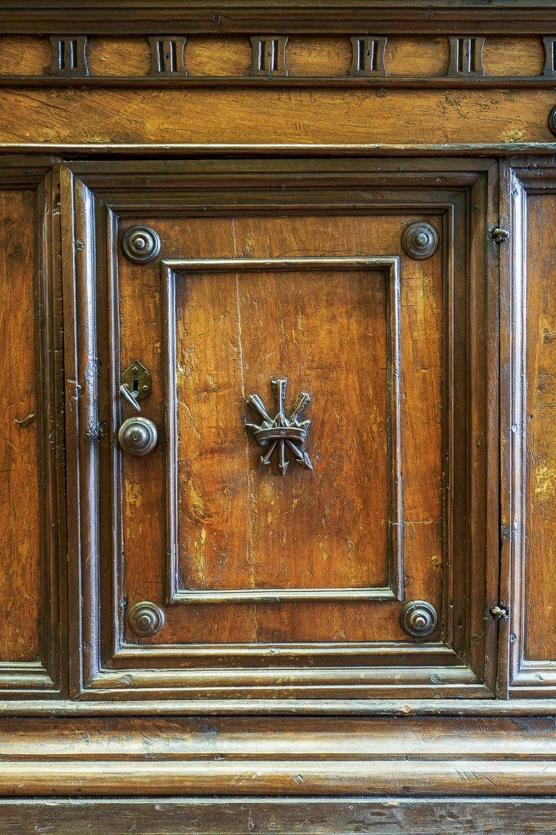 Rare Tuscan Buffet In Poplar And Walnut, Triglyph Frieze, Italy 17th Century-photo-3