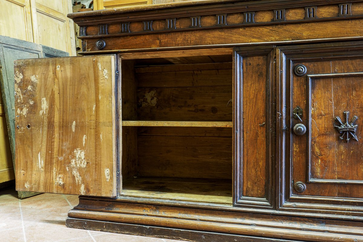 Rare Tuscan Buffet In Poplar And Walnut, Triglyph Frieze, Italy 17th Century-photo-4