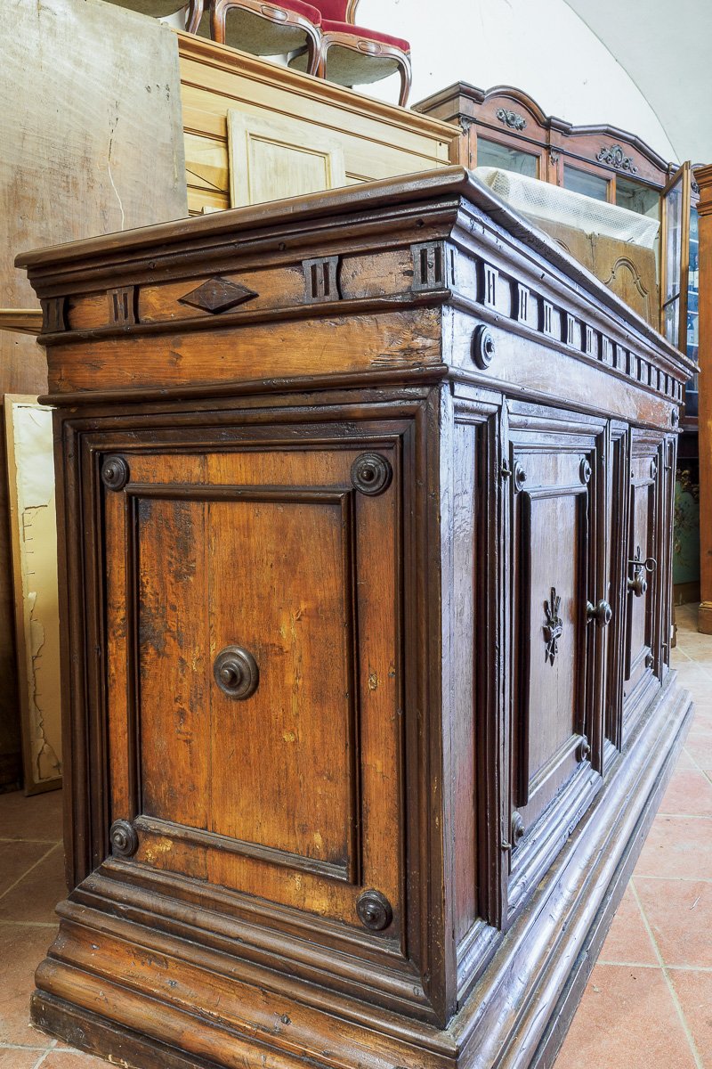 Rare Tuscan Buffet In Poplar And Walnut, Triglyph Frieze, Italy 17th Century-photo-5