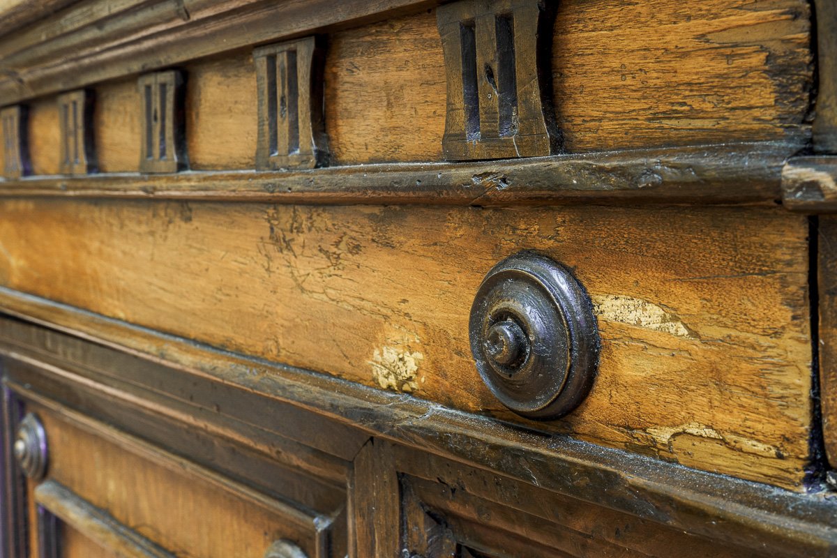 Rare Tuscan Buffet In Poplar And Walnut, Triglyph Frieze, Italy 17th Century-photo-8