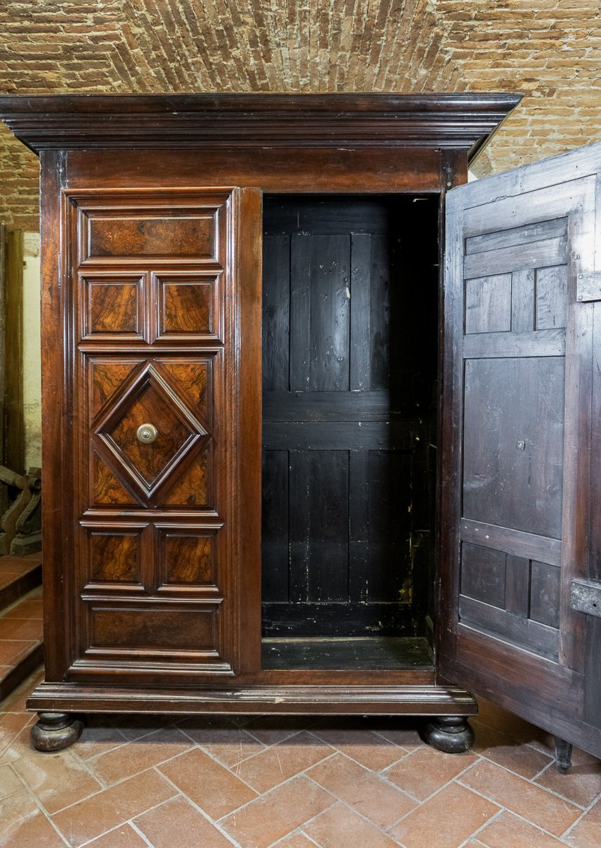 Grande armoire ancienne en noyer et ronce de noyer, Ligurie, Italie XVIIe siècle-photo-3