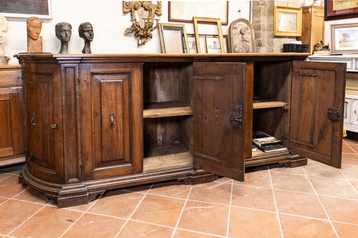 Important buffet émilien à six portes en noyer, Italie, XVIIIe siècle-photo-4
