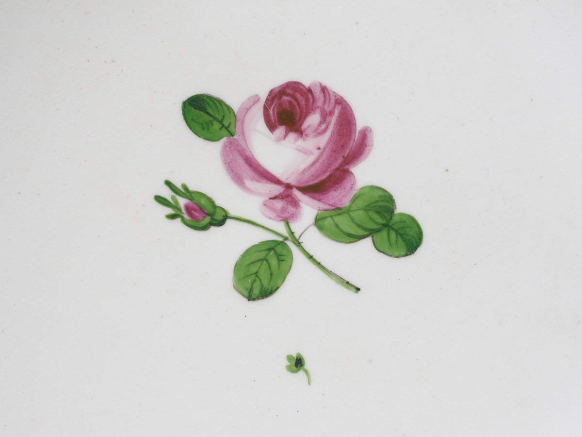 Paire d’assiettes en porcelaine de Vienne à décor floral, 1828-photo-3