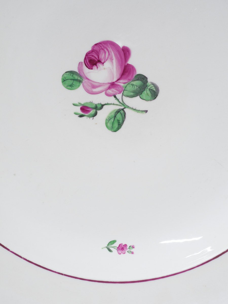 Paire d’assiettes en porcelaine de Vienne à décor floral, 1828-photo-2