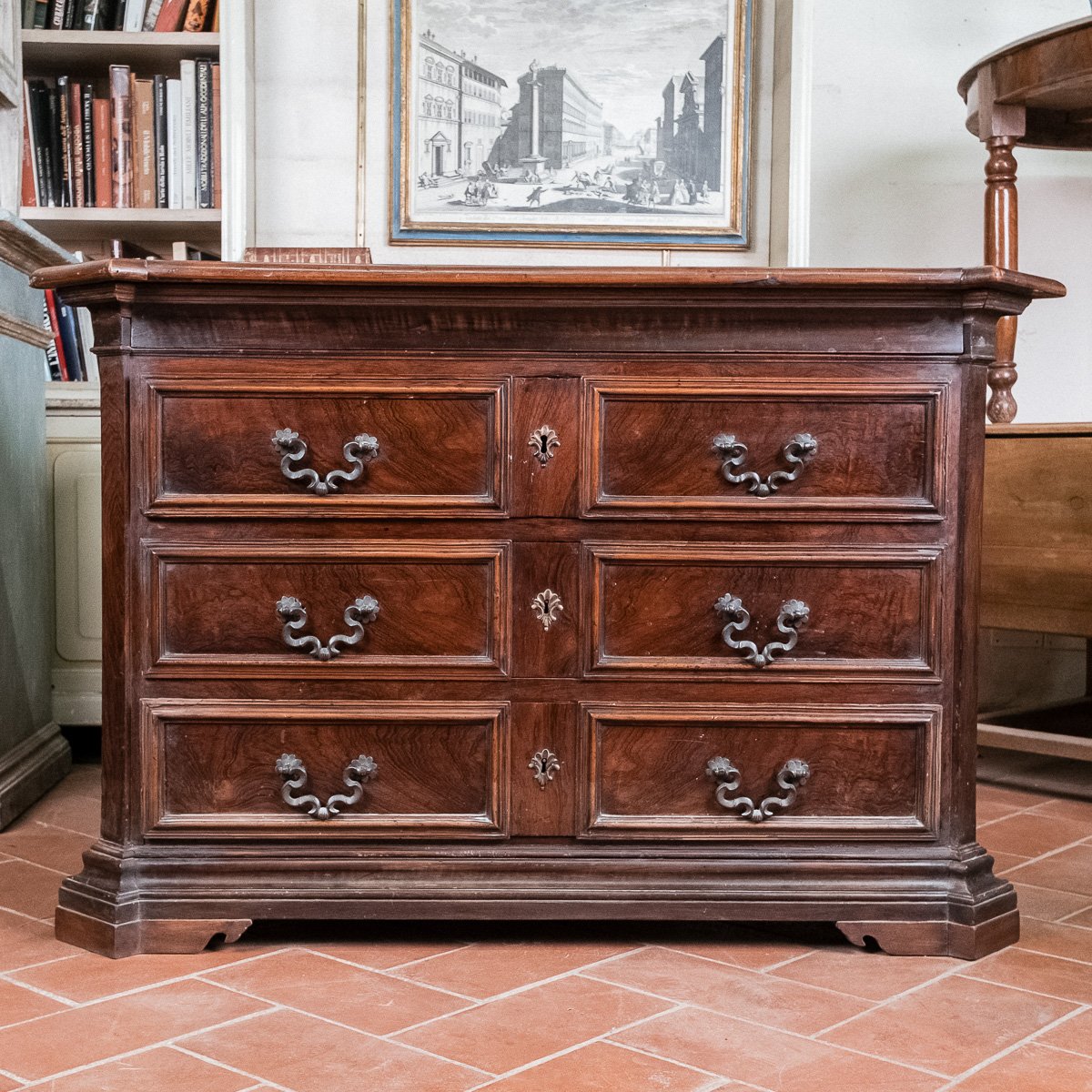 Commode ancienne toscane en palissandre et poirier, XVIIe siècle