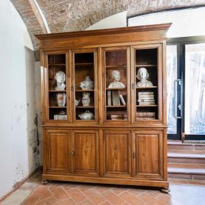 Double-body Bookcase In Walnut With A Light Patina, Eight Doors – Tuscany, Late 1800s
